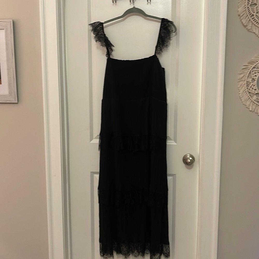 🖤 Arula GORGEOUS black pleated with lace detail maxi dress 🖤